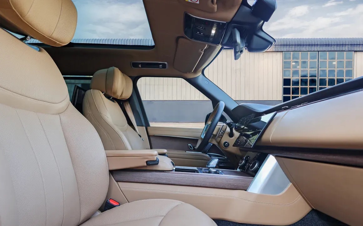 Land Rover Range Rover Vogue Autobiography Long 2024 - Image 6