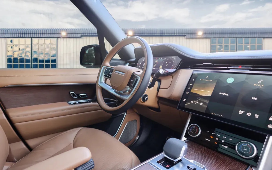 Land Rover Range Rover Vogue Autobiography Long 2024 - Image 5