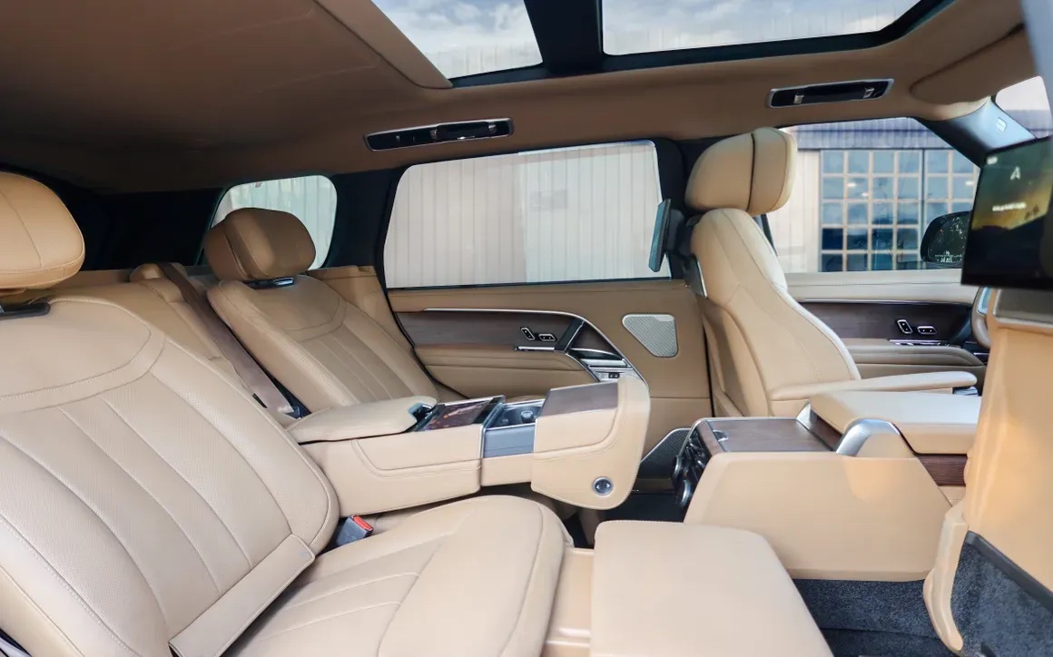 Land Rover Range Rover Vogue Autobiography Long 2024 - Image 8