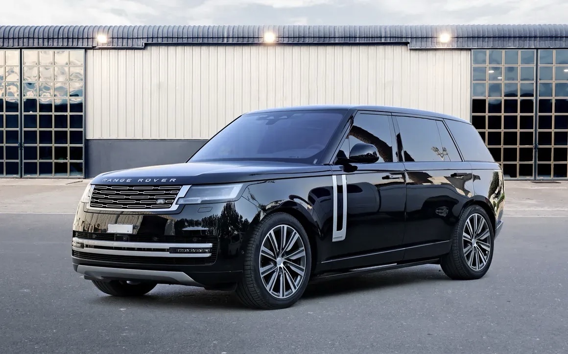 Land Rover Range Rover Vogue Autobiography Long 2024 - Image 3